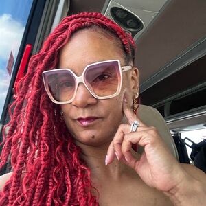 Meet your Posher, Lakisha.